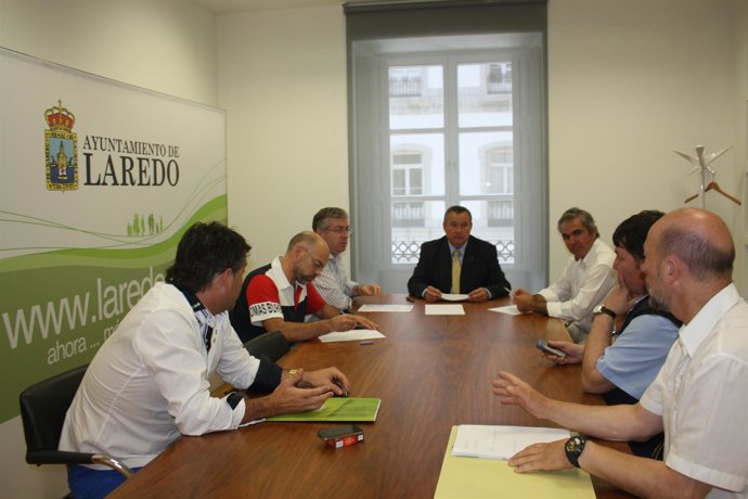 Reunión Del Alcalde De Laredo Con El Sector Conservero
