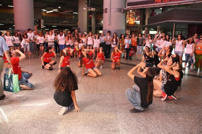 Performance En La Estación De Atocha