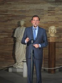 Rajoy considera "sorprendente" que Rubalcaba haya "tardado tanto tiempo" en abandonar el Gobierno