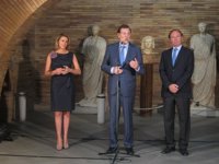 Rajoy dice que los gobernantes están "para resolver" y no para quejarse, tras ser preguntado por las palabras de Aguirre