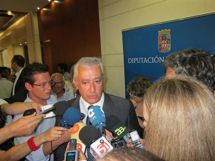 Arenas Atiende A Los Medios Tras La Constitución De La Diputación