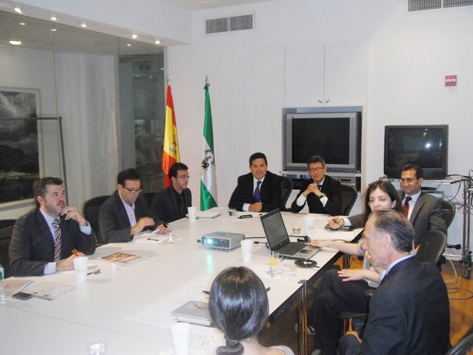 Llanes En La Oficina D Extenda En Nueva York