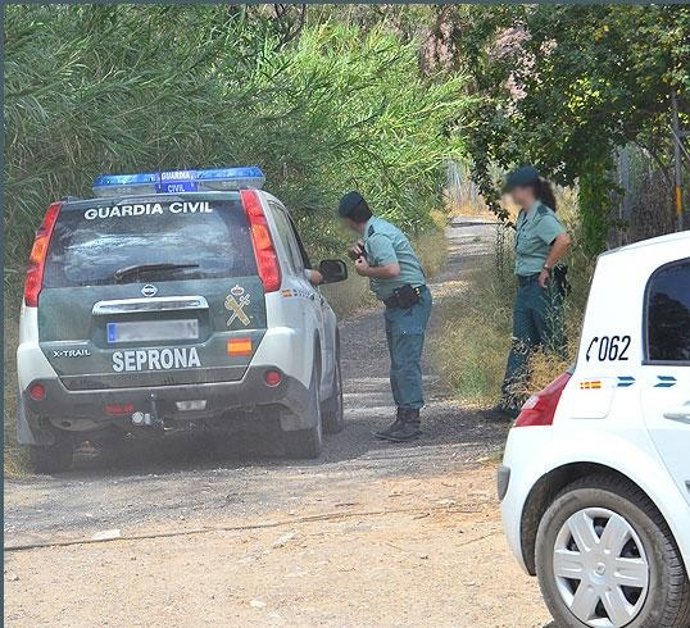 La Guardia Civil, Que Lleva La Investigación, Corta Un Camino Cercano Al Lugar