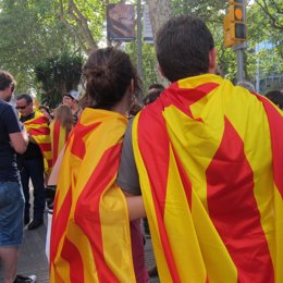 Manifestantes Por La Autodeterminación De Catalunya