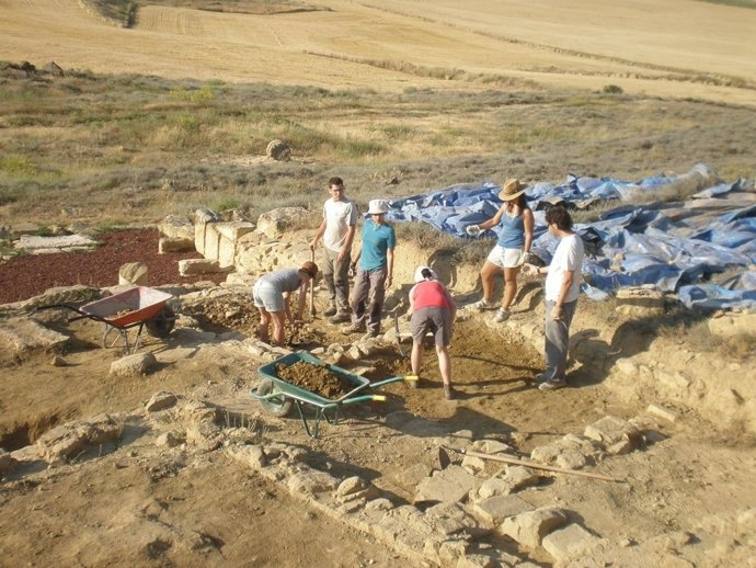 Excavaciones En El Yacimiento De Los Bañales En Uncastillo