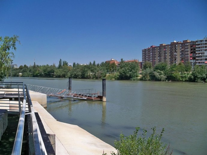 Embarcadero Del Club Naútico 