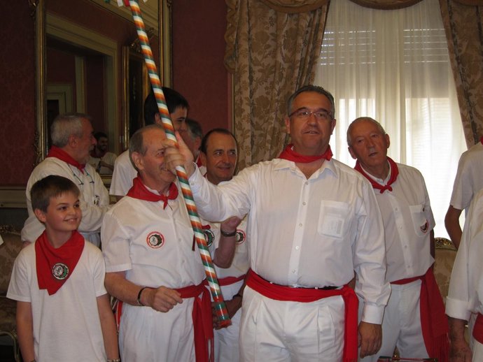 Enrique Maya, En Una Recepción Al Struendo.