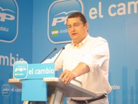 Sanz (PP-A) afirma que Griñán le cuesta a los andaluces "la parafernalia de 1.365.450 euros"