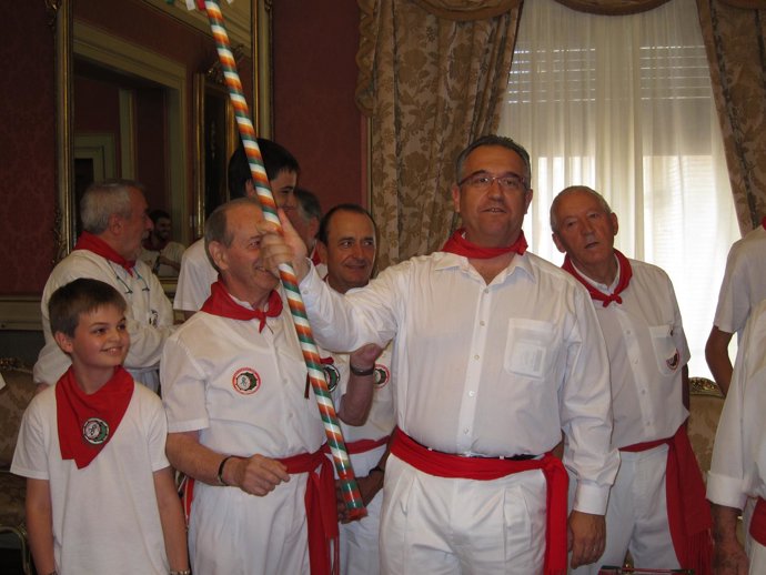 Enrique Maya, En Una Recepción Al Struendo.