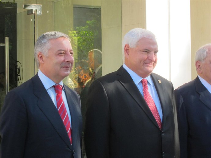 El Ministro De Fomento Y El Presidente De Panamá
