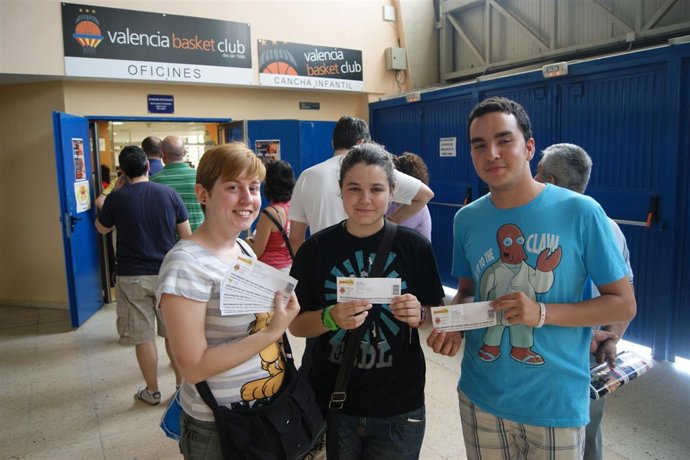 Los Tres Primeros Compradores De Entradas Para El España-Australia