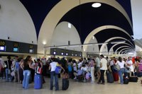 Los aeropuertos españoles recibieron un 8,1% más de pasajeros en el primer semestre