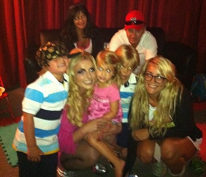 Britney Spears Con Su Familia Antes De Un Concierto