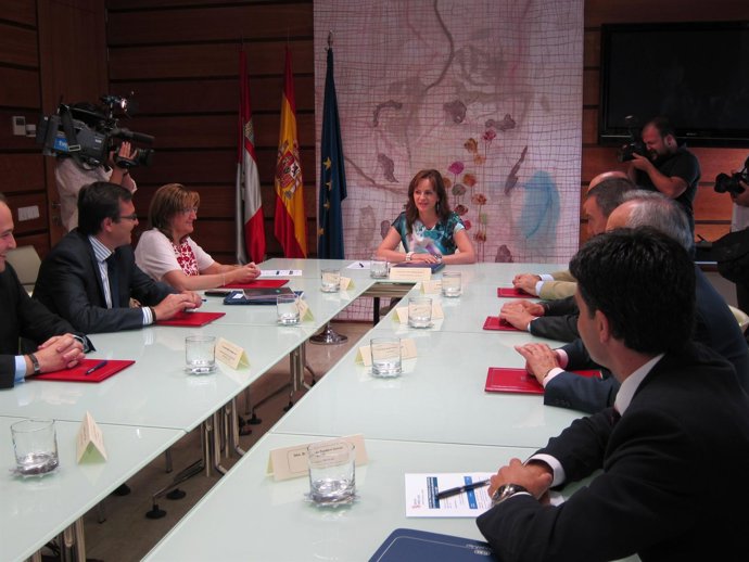 Firma De Un Convenio Para Concesión De Préstamos A La Industria Agroalimentaria