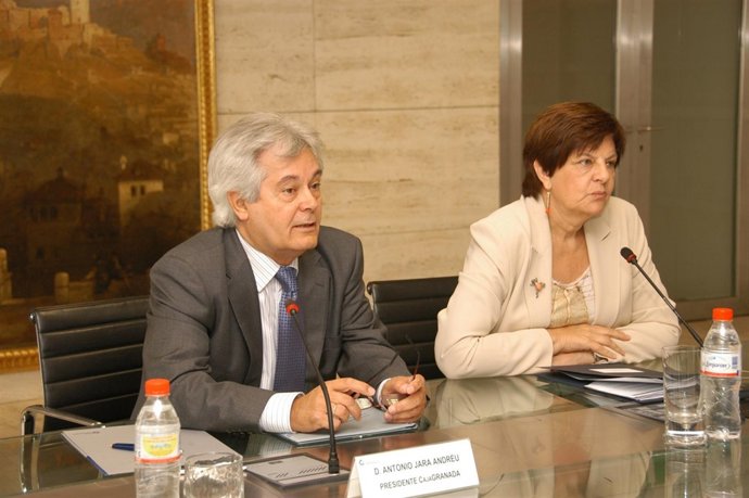 El Presidende De Cajagranada Y La Consejera De Obras Públicas Y Vivienda