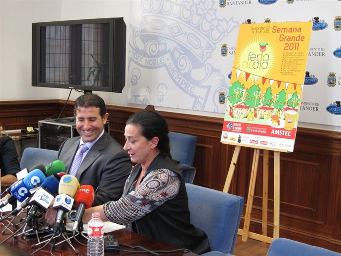 Carmen Ruiz Y Emérito Astuy Durante La Presentación De La Feria