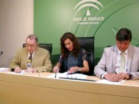 El CACOF firma el nuevo concierto con Salud, aunque tilda de "dudosa legalidad" el decreto sobre licitación de fármacos