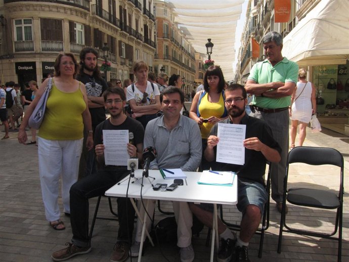 Miembros Del Movimiento 15 De Málaga En Rueda De Prensa