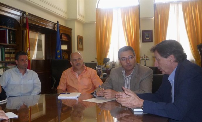 Reunión Del Ayuntamiento De Rincón Con La Emrpesa Luis Machuca Y Asociados SLP