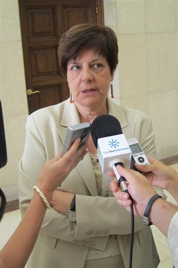 Cruz Atiende A Los Medios De Comunicación.