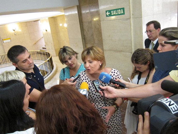 Isabel Bonig Atiende A Los Medios