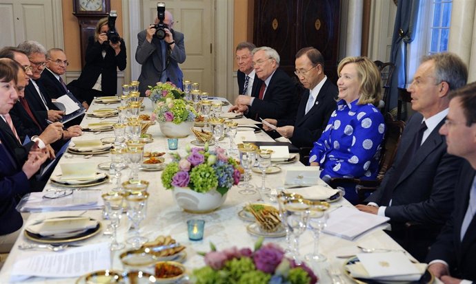 Clinton Celebra Una Cena Para Los Representantes Del Cuarteto