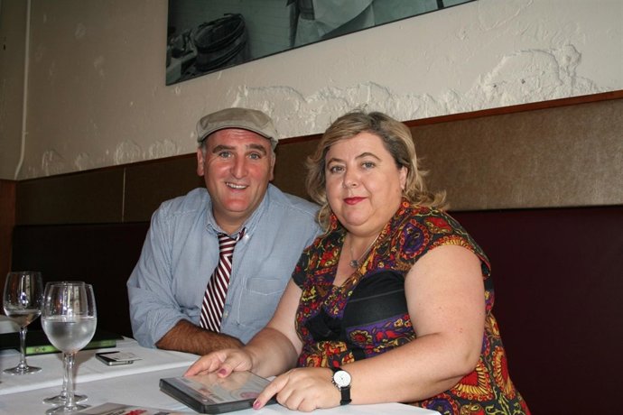 El Chef José Andrés Y La Consejera De Agricultura Y Pesca, Clara Aguilera