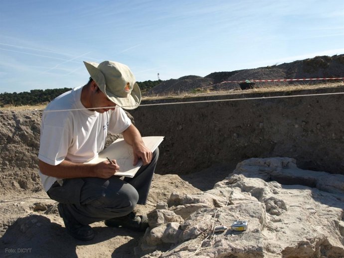 Excavaciones En El Yacimiento De Coca