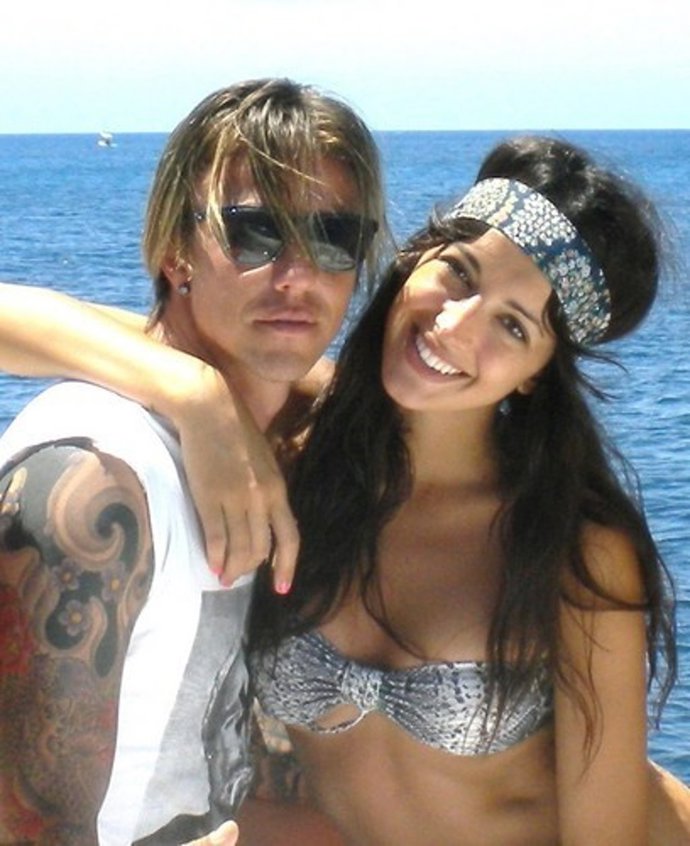 Guti Y Noelia Lopez En La Playa