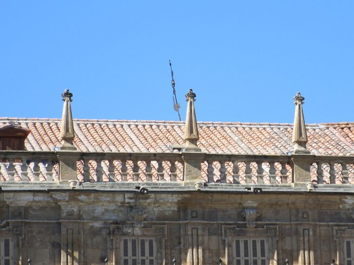 Parte Alta De La Iglesia De San Martín En Salamanca