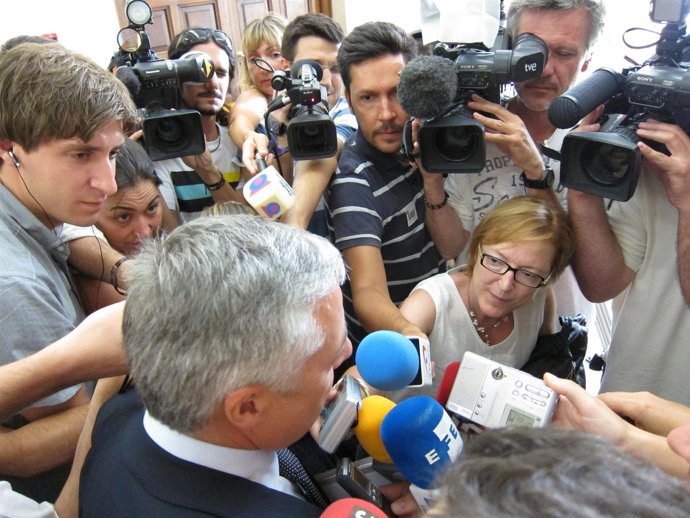 El Portavoz Del Gobierno José Blanco