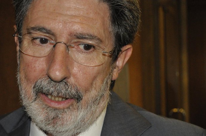 El Portavoz De IU En Las Cortes De Aragón, Adolfo Barrena