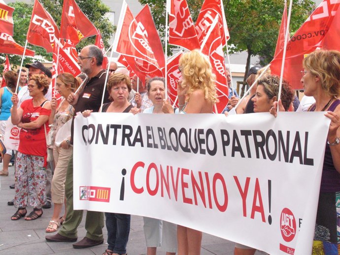 Concentración Contra El Bloqueo Patronal Al Convenio De Residencias