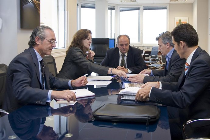 Reunión Del Consejero De Medio Ambiente Con La Alcaldesa De Los Corrales