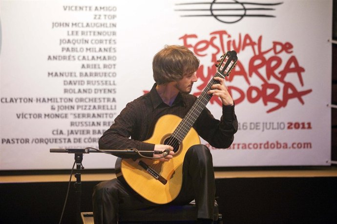 El Guitarrista Rumano Mircea Gogoncea En El Festival De La Guitarra