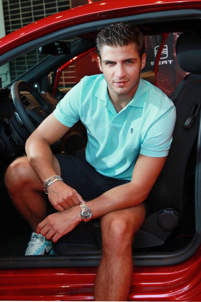 Posado De Maxi Iglesias 