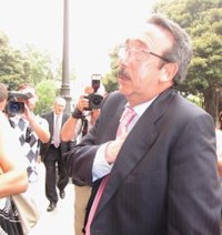 Peritos aseguran que no hay prueba documental que apunte a que empresas de la trama pagaron trajes a Camps