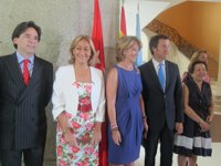 Feijóo destaca que hubo 9 remodelaciones en 7 años y dice que si Blanco se alegra de su responsabilidad, él también