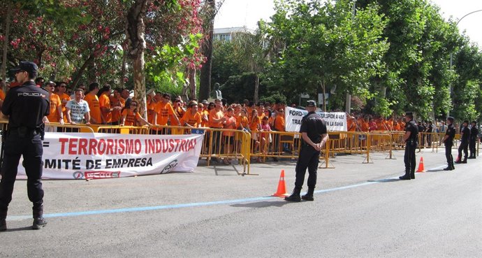 Trabajadores De Visteon Protestan Contra El Cierre Ante La Diputación