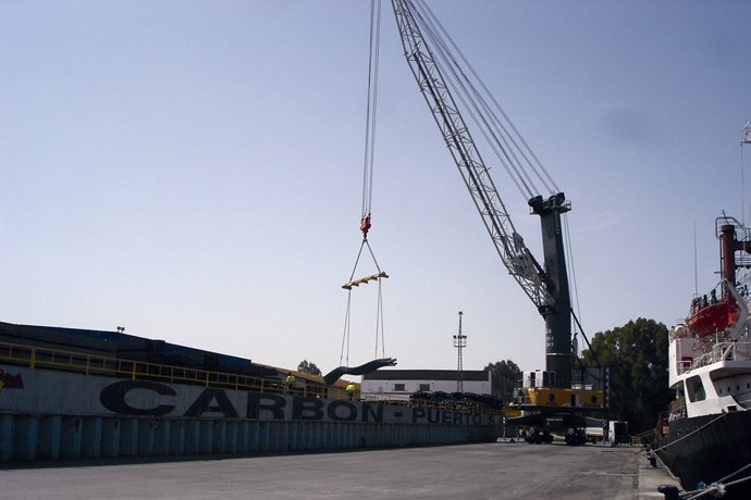 Nueva Grúa Portuaria En El Puerto De Sevilla