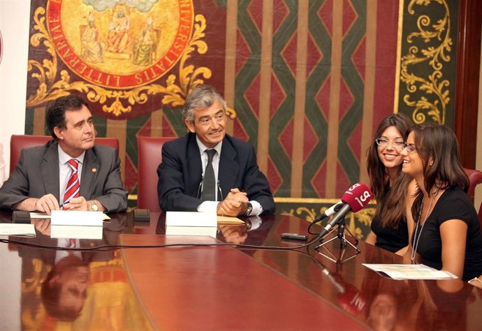 Becas De La US Y Konecta A Universitarias Discapacitadas