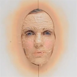 Cara Con Mucho Maquillaje CAPTURADO