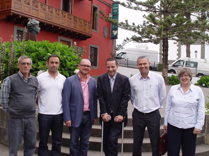 Consejero De Educación Del Cabildo Grancanario, José Miguel Álamo (Con Muletas)