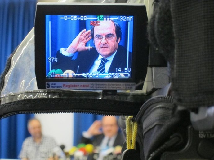 El Ministro De Educación, Ángel Gabilondo