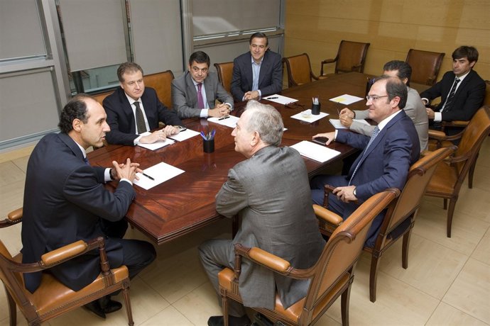 Reunión De Ignacio Diego Y El Presidente De Zeltia 