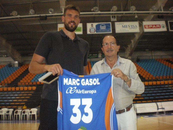 Marc Gasol, Socio De Honor Del Menorca