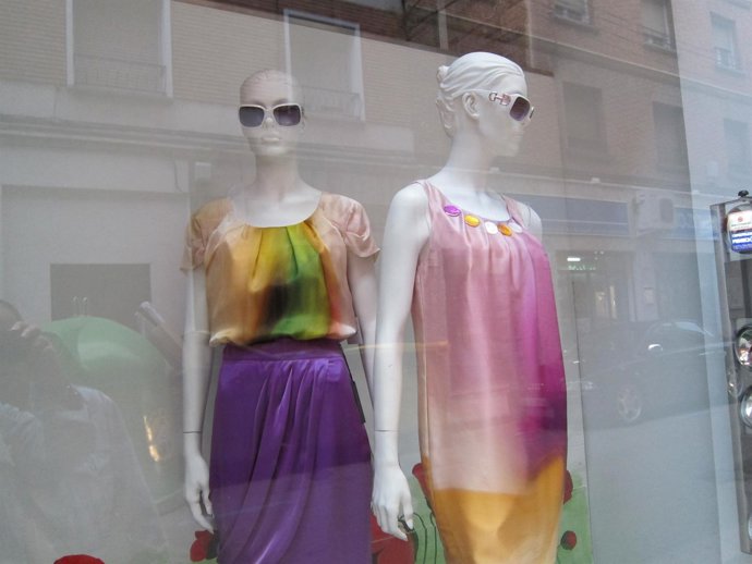 Los Precios En Vestido Y Calzado Han Bajado Un 1,4 %