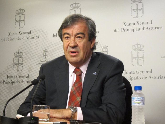 Rueda De Prensa De Francisco Álvarez-Cascos En El Parlamento
