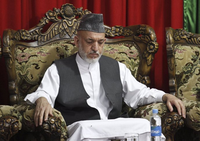 El Presidente Afgano, Hamid Karzai, En El Funeral De Su Hermano