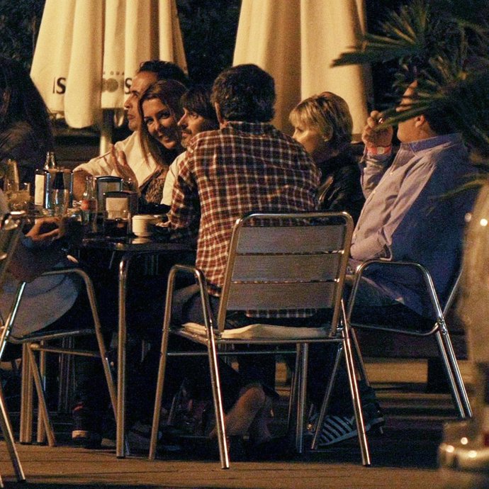 Eugenia Martínez De Irujo, Pepón Nieto Y Fernando Tejero En Una Terraza